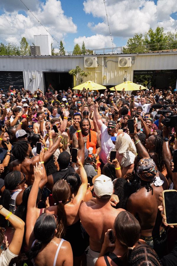 Thousands of hands up at the post-run show in Atlanta