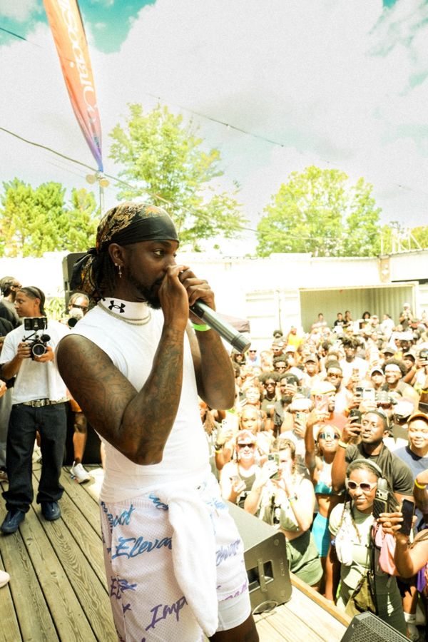Waka Flocka running the course